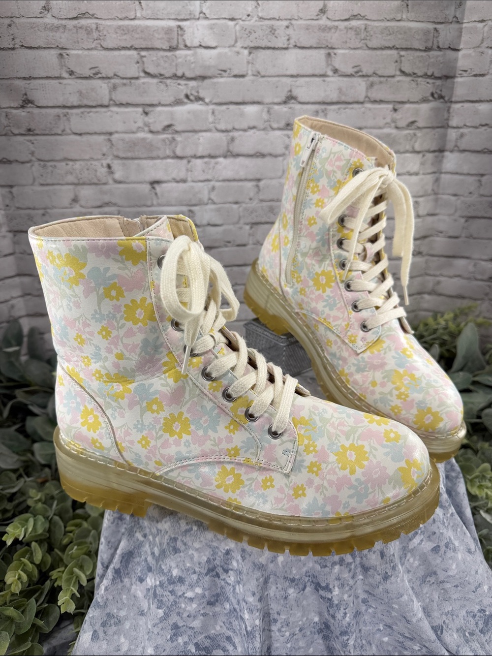 SUGAR “Kaedy” White Pastel Floral Soft Vinyl Combat Fashion Boots 💐 WMS 10M